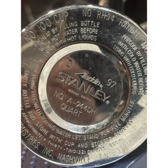 Vintage ALADDIN STANLEY THERMOS - A-944DH Green Quart Vacuum Bottle - Picture 4 of 4